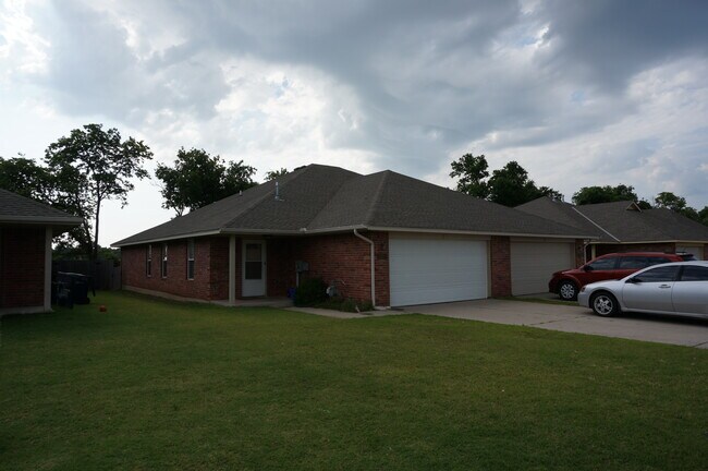 Exterior - 1730 W Palm Pl
