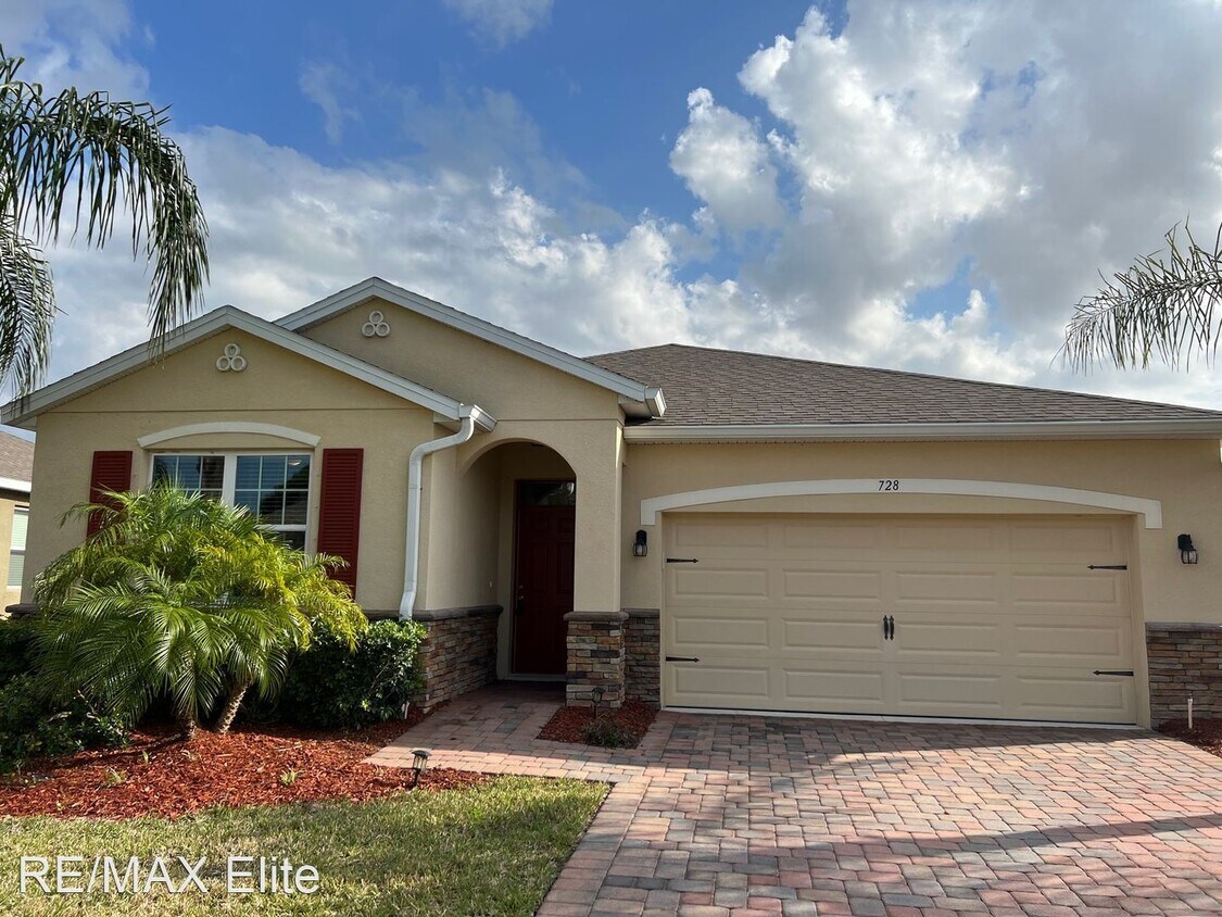 3 br, 2 bath House 728 Remington Green Dr House Rental in Palm Bay