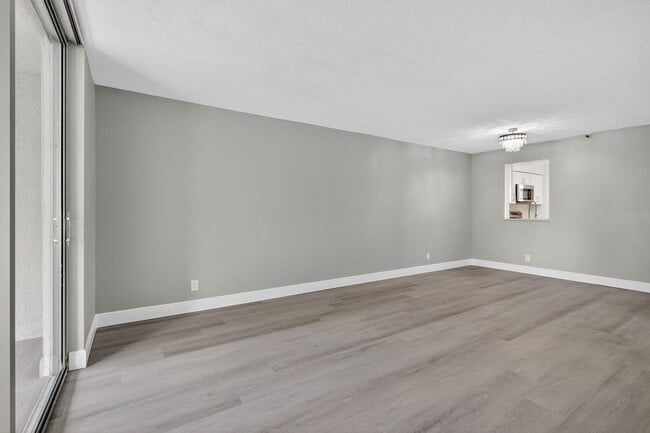 Foto del edificio - 14527 Bonaire Blvd