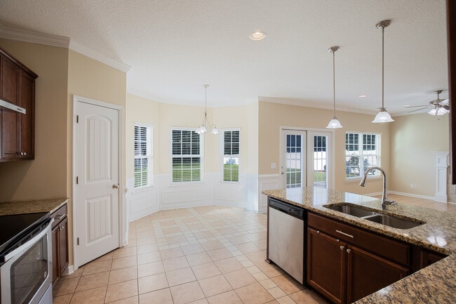 Building Photo - 678 Red Oak Ln