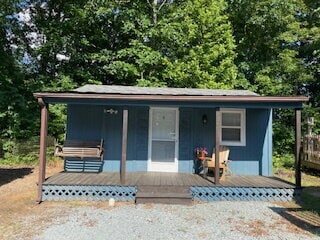 Building Photo - Country Setting.  Charming Fully furnished Cabin with Utilities included!