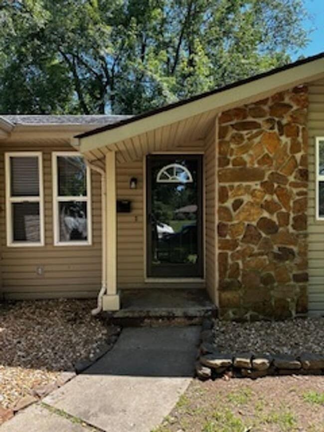 Building Photo - Fully Remodeled Home!