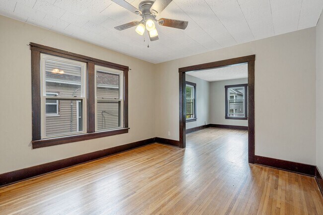 Foto del edificio - 316-318 Tennyson Ave.