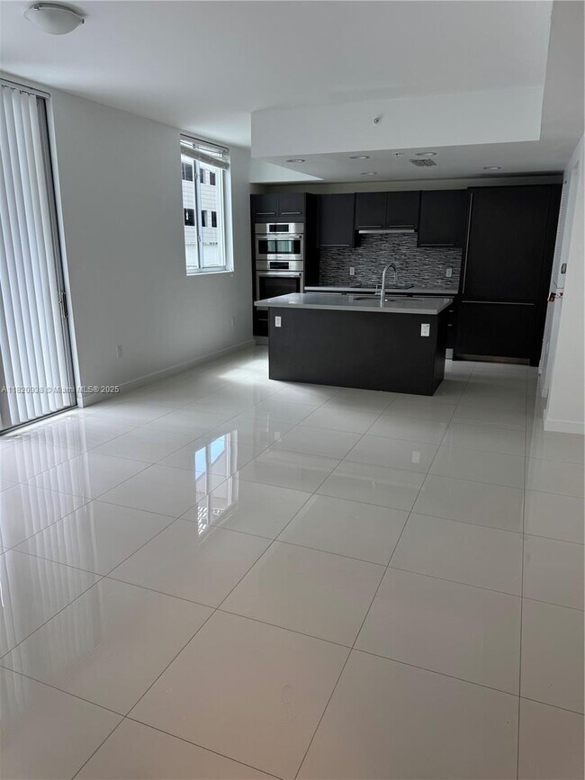 Foto del edificio - 7875 NW 107th Ave