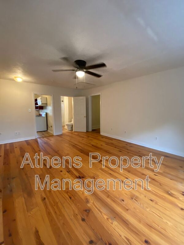 Foto del edificio - 285 N Rocksprings St