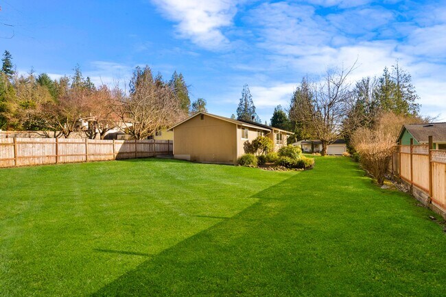 Building Photo - 3 Bedroom 2 Bath Duvall Rambler