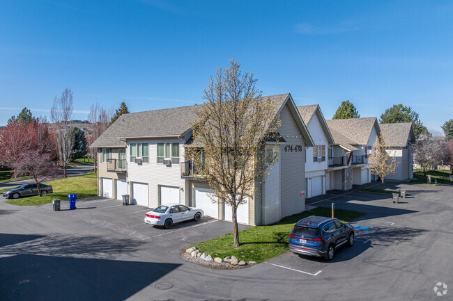 Building Photo - The Villas
