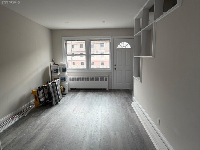 Foto del edificio - 830 E Broadway