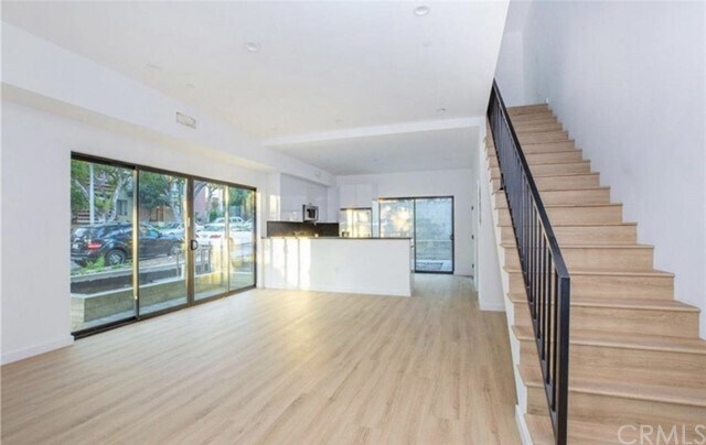 Building Photo - 530 E San Jose Ave