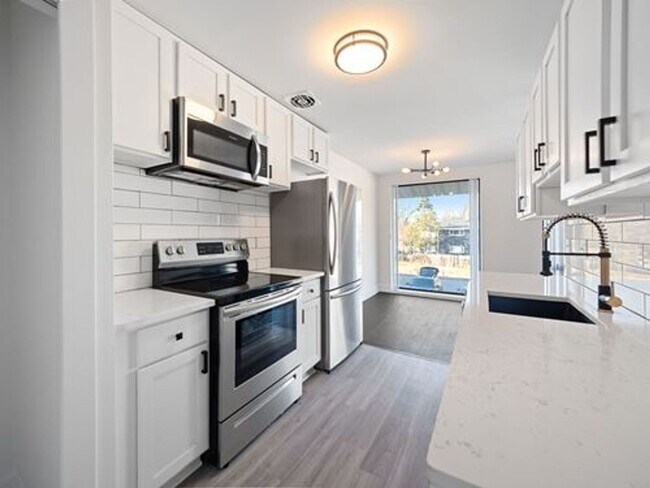 Foto del interior - Royal Oakland Apartments (Better Livin LLC)