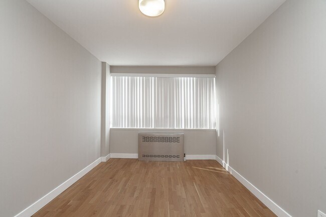 Photo du bâtiment - 77 Spencer Ave