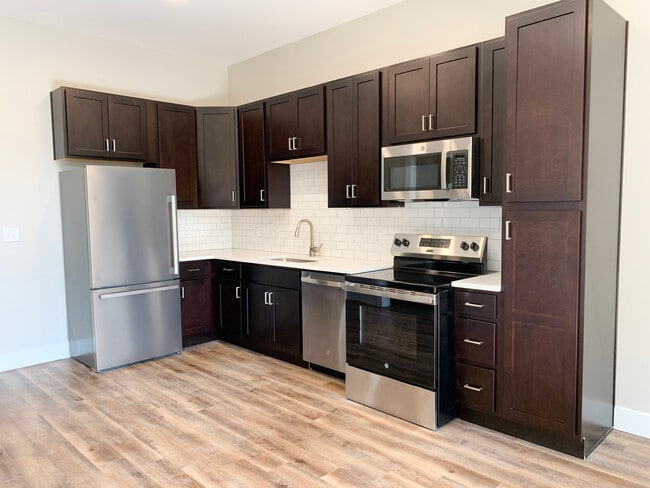 Apartment w/ Vaulted Ceiling - Mcknight Flats