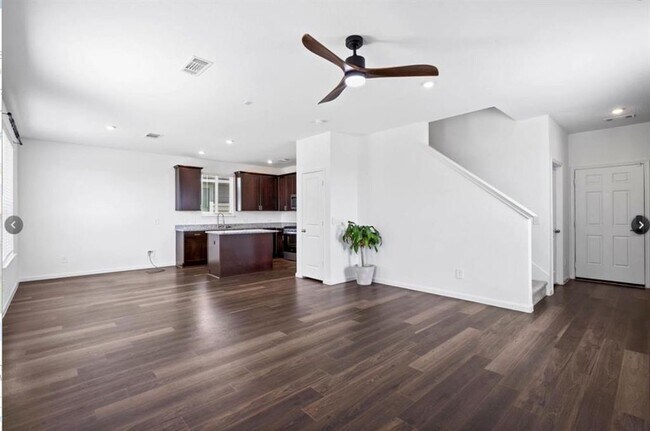 Foto del edificio - 5307 Purple Wisteria Ln