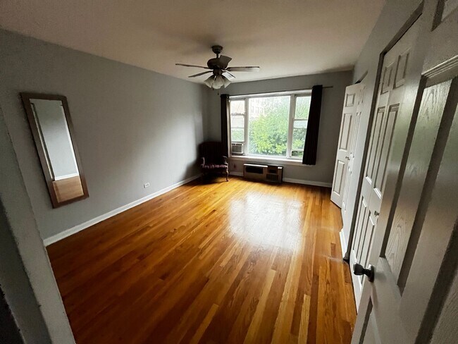 Foto del edificio - 2424 W Estes Ave