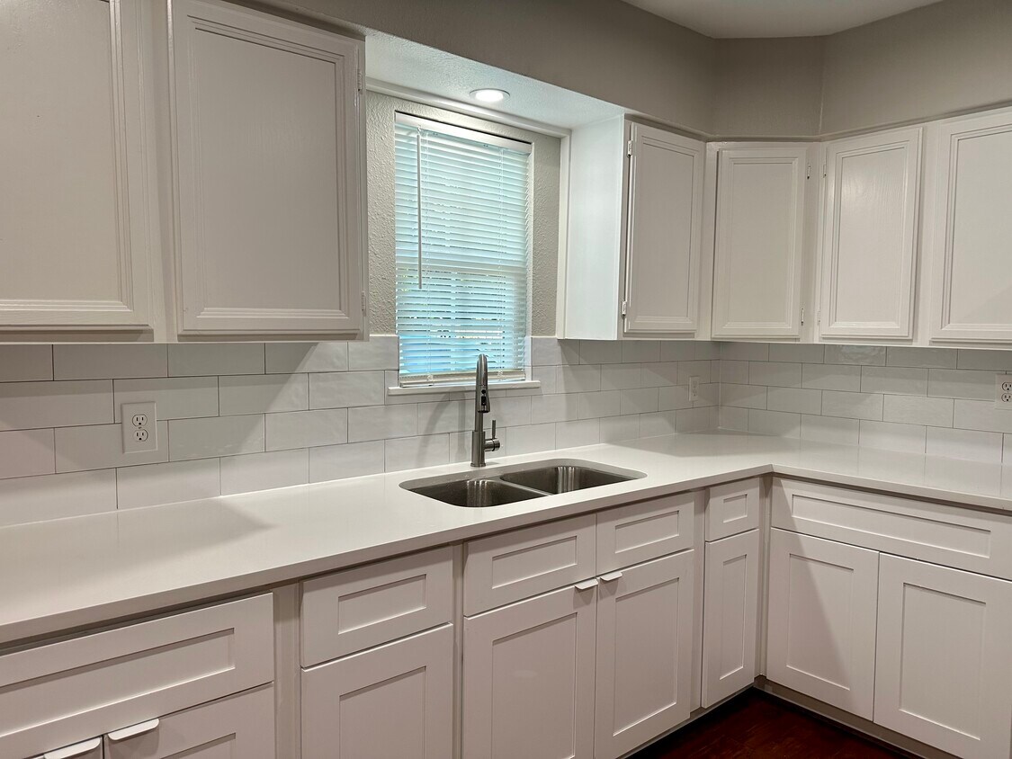 1810 Edgewood St, Liberty, TX 77575 Townhome Rentals in Liberty TX