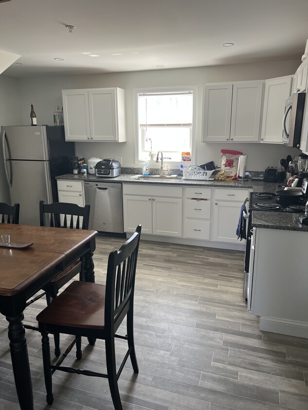 Foto principal - 159 Rumford St