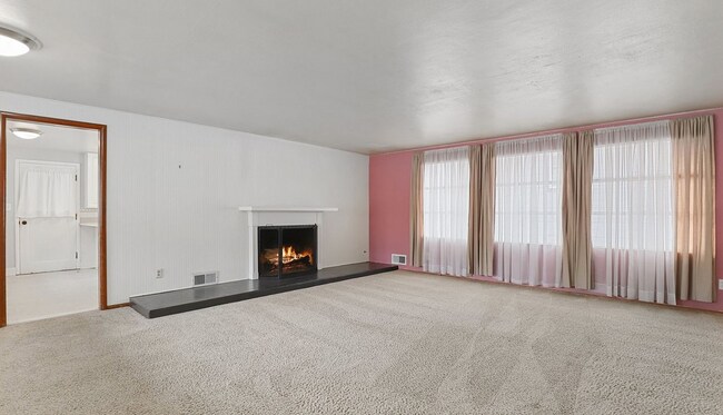 Foto del edificio - 236 Farallone Ave