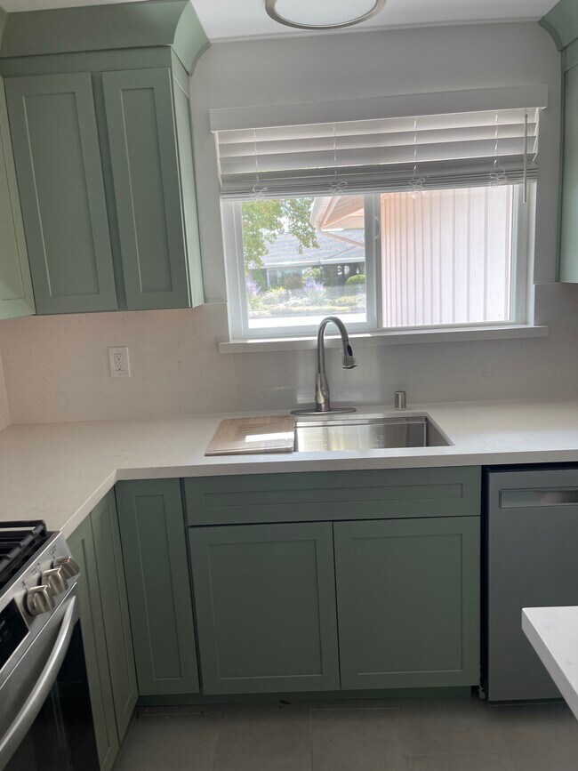 Foto del edificio - 7563 Laurel Dr