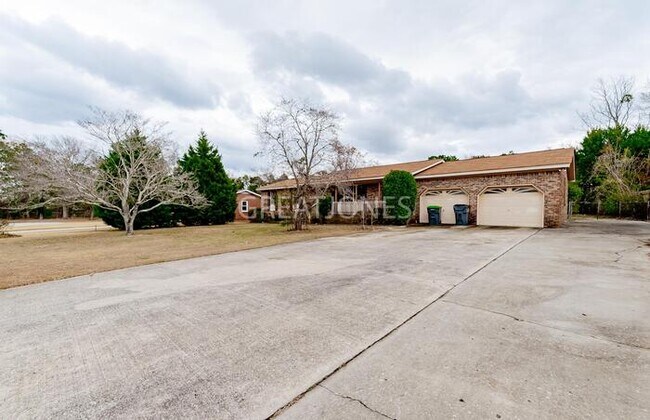 Building Photo - 224 Elberta Dr