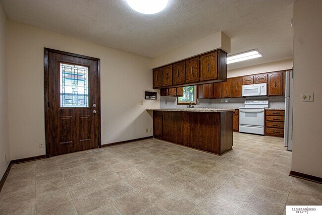 Building Photo - 4937 S 99th St
