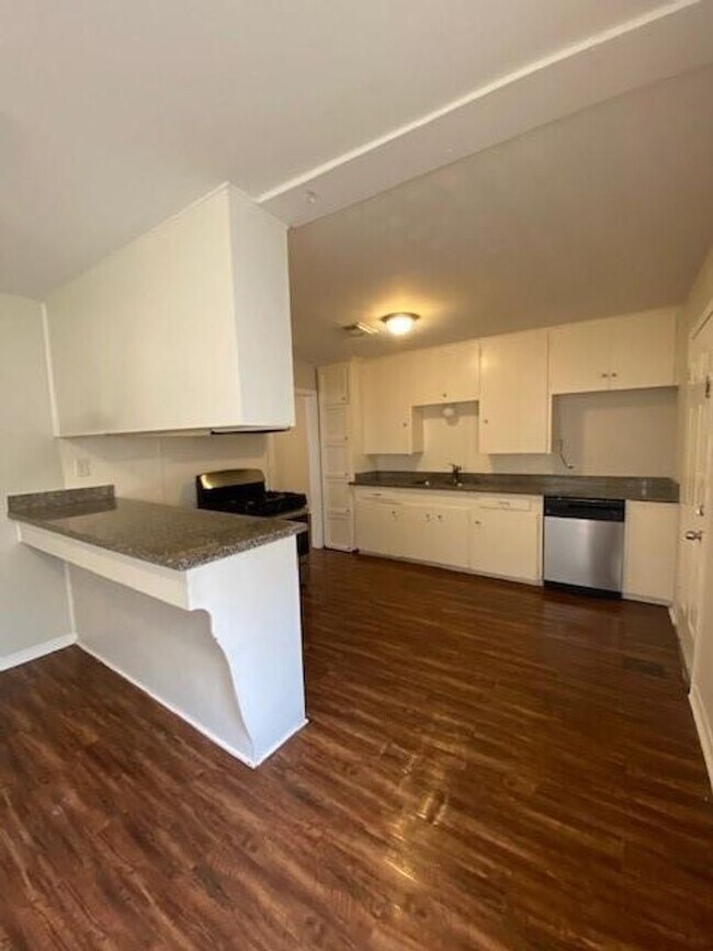 Foto del edificio - NICE 3 BEDROOM 1 HOME LEASE HOME