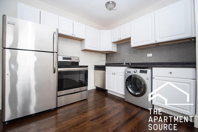 Photo - 3345 N Marshfield Ave Apartment