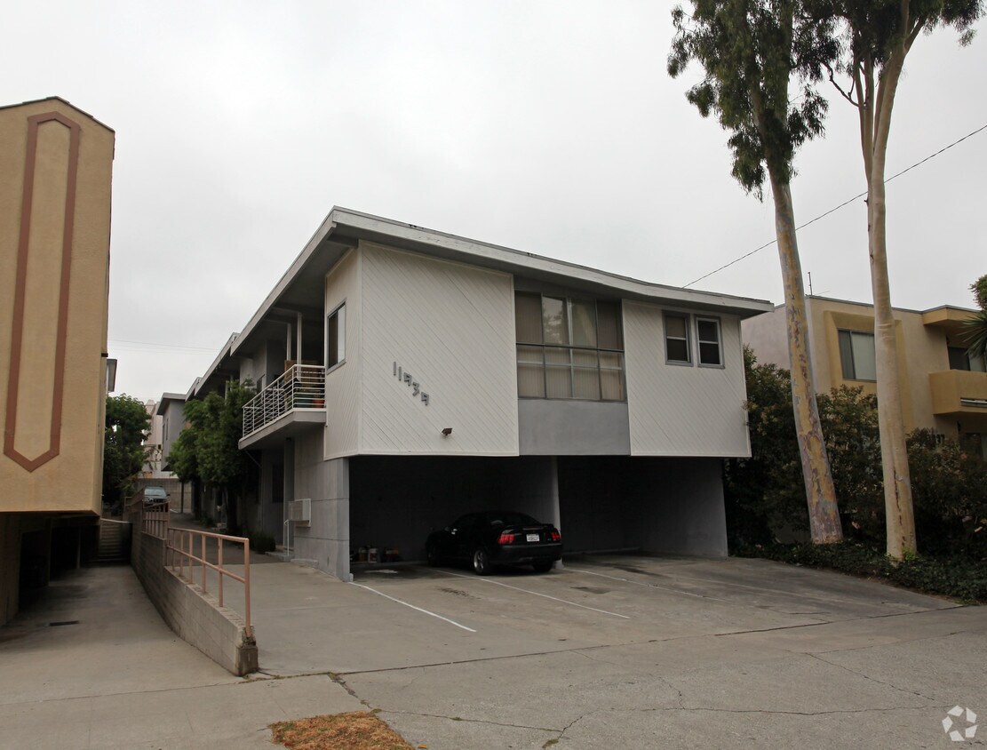 Primary Photo - 11939 Kiowa Ave
