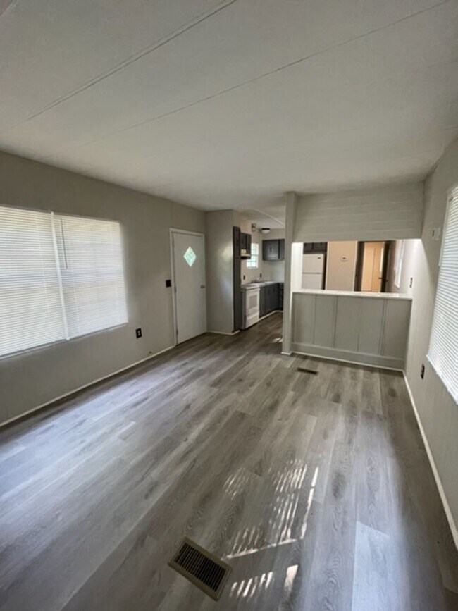 Foto del edificio - Adorable 2 bedroom 2 bath Mobile Home loca...