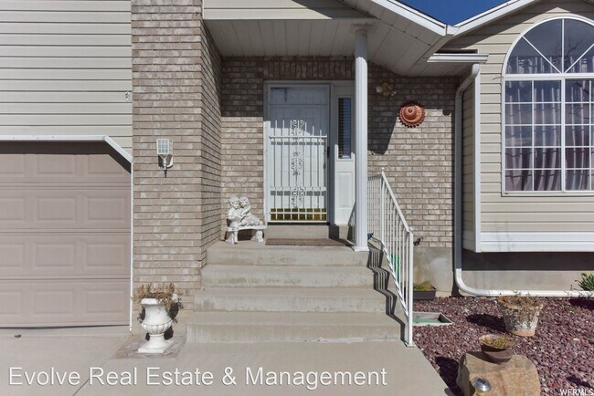 Building Photo - 4 br, 3.5 bath House - 7266 S Wimbledon Crt