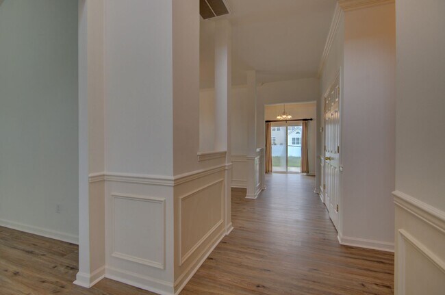 Foto del edificio - STUNNING 4BD/2.5BA IN HUNTINGTON FOREST WI...