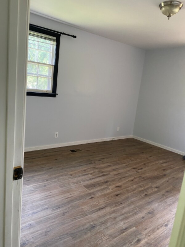 Building Photo - 146 Bay Dr