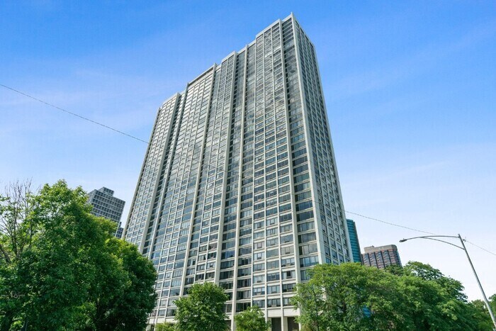 Primary Photo - Beautiful 1 Bedroom Condo in Lakeview East!