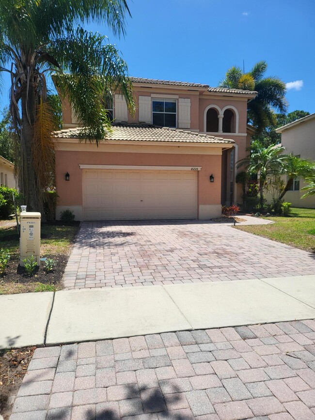 Foto del edificio - 6235 Arlington Way