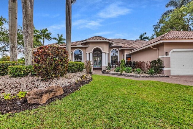 Building Photo - 2534 Poinciana Dr