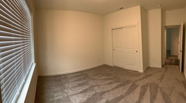Building Photo - $2,700 - Nice Three-Bedrooms, Two-Baths Ca...