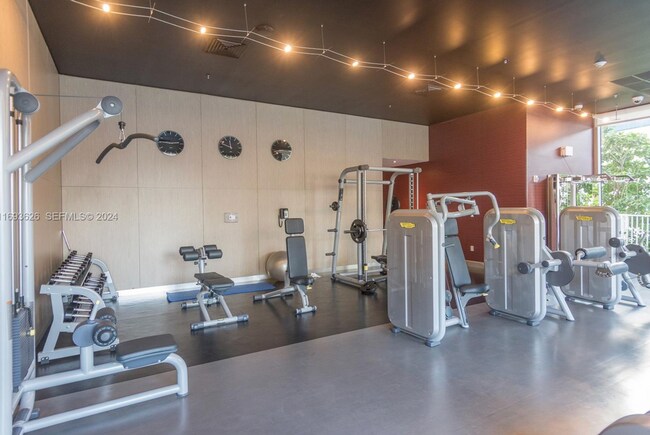 Building Photo - 2600 E Hallandale Beach Blvd