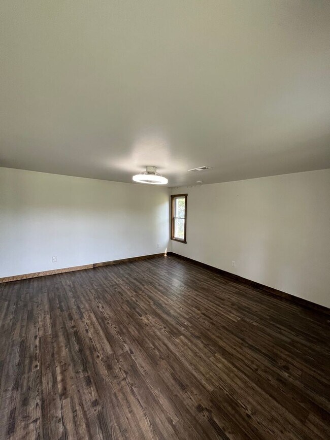 Building Photo - Charming 2 Bedroom Home Located In Holly Springs NC!!!