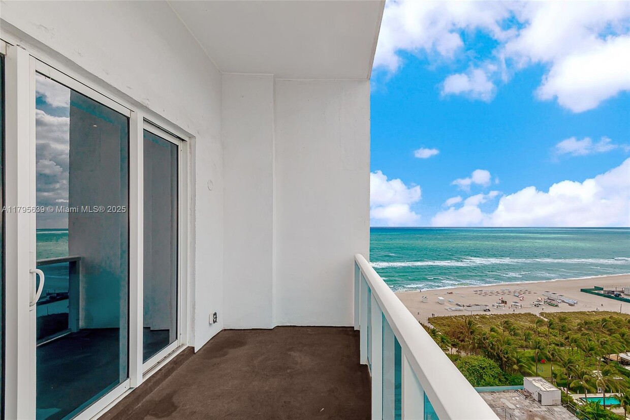 Foto principal - 2301 Collins Ave