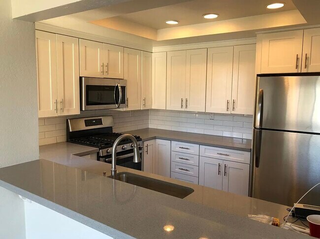 Foto del edificio - 6812 Fashion Hills Blvd