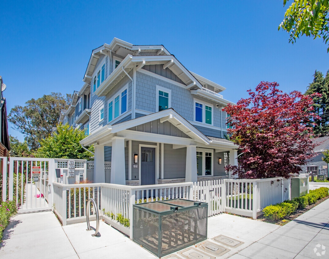 Building Photo - 737 2nd Ave