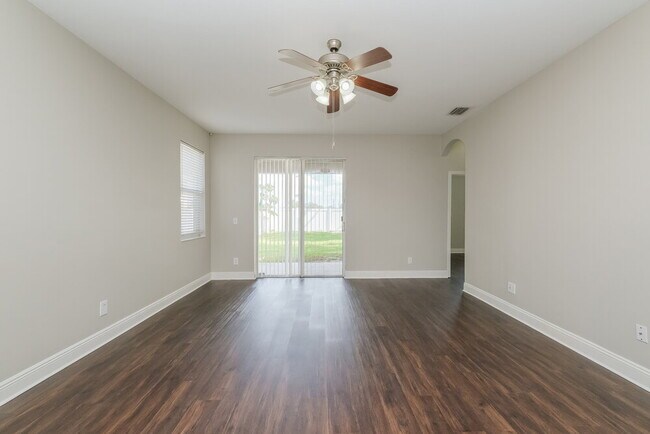 Foto del edificio - 8545 Deer Chase Dr