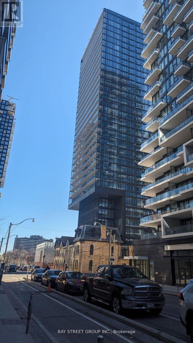 Building Photo - 47 Mutual St