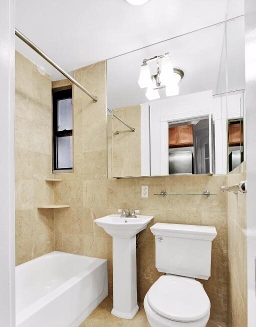Foto del edificio - 326 E 35th St