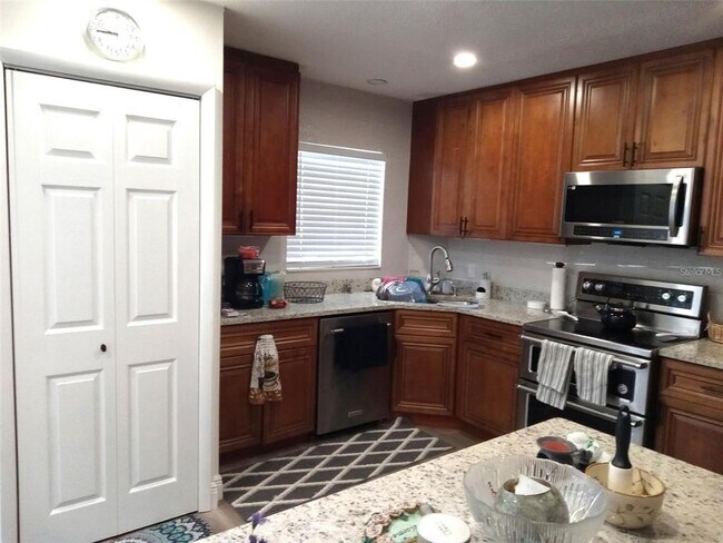 Building Photo - 2460 Franciscan Dr
