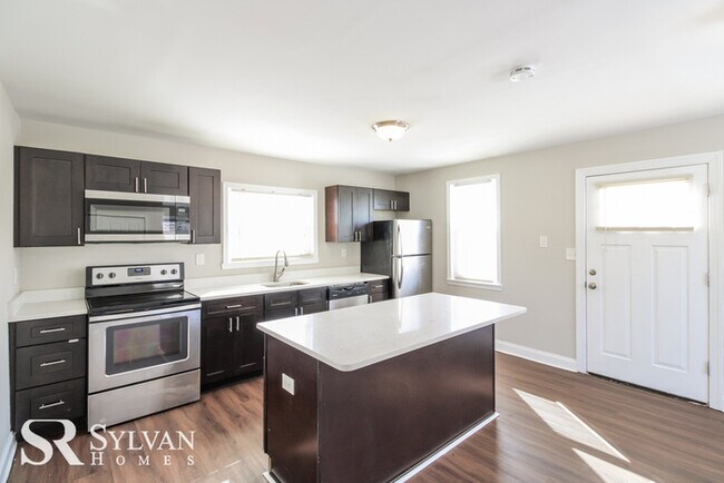 Building Photo - 4BR 2BA Rosedale home