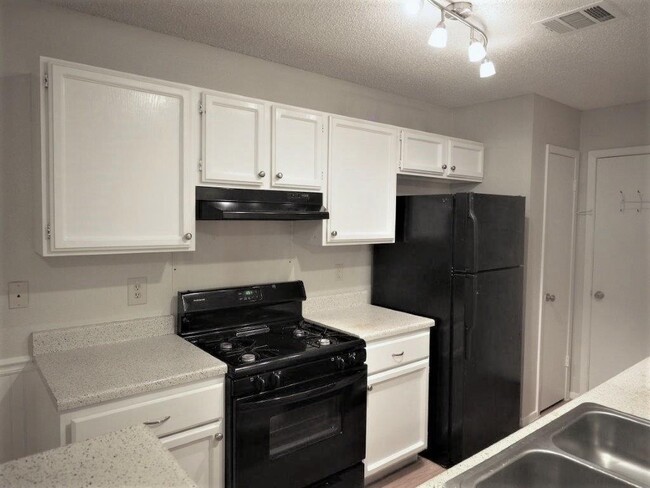 Foto del edificio - 7906 West Gate Blvd