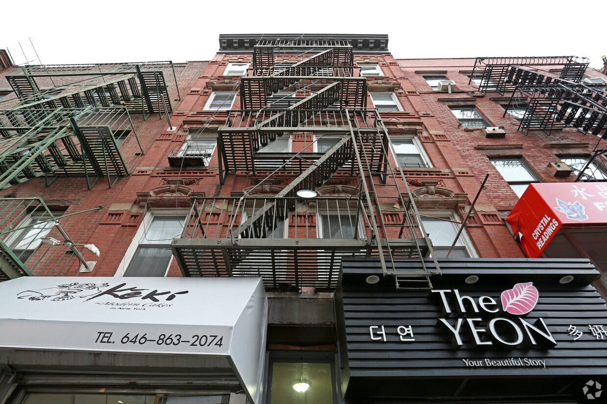Building Photo - 79 Mott St