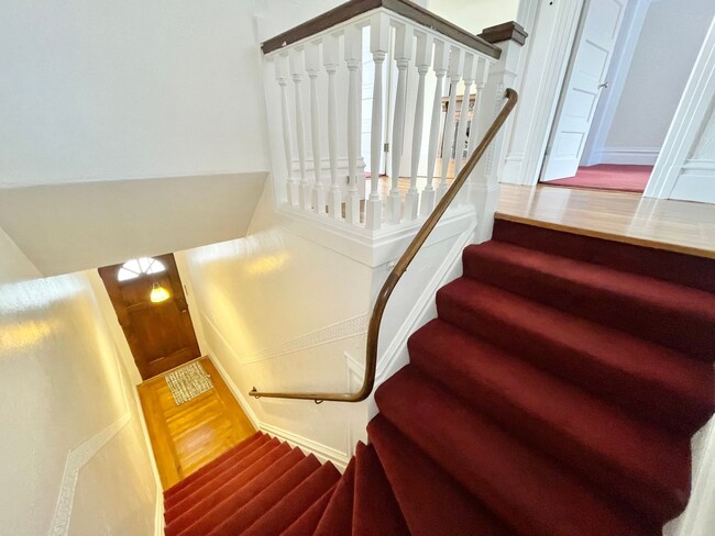 Foto del edificio - Wonderful Light and Bright Top Floor 2BR/1...