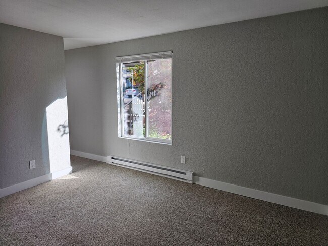 Interior Photo - CityScape: Newly Renovated Premier Location in Bellevue, Rooftop Entertainment Area