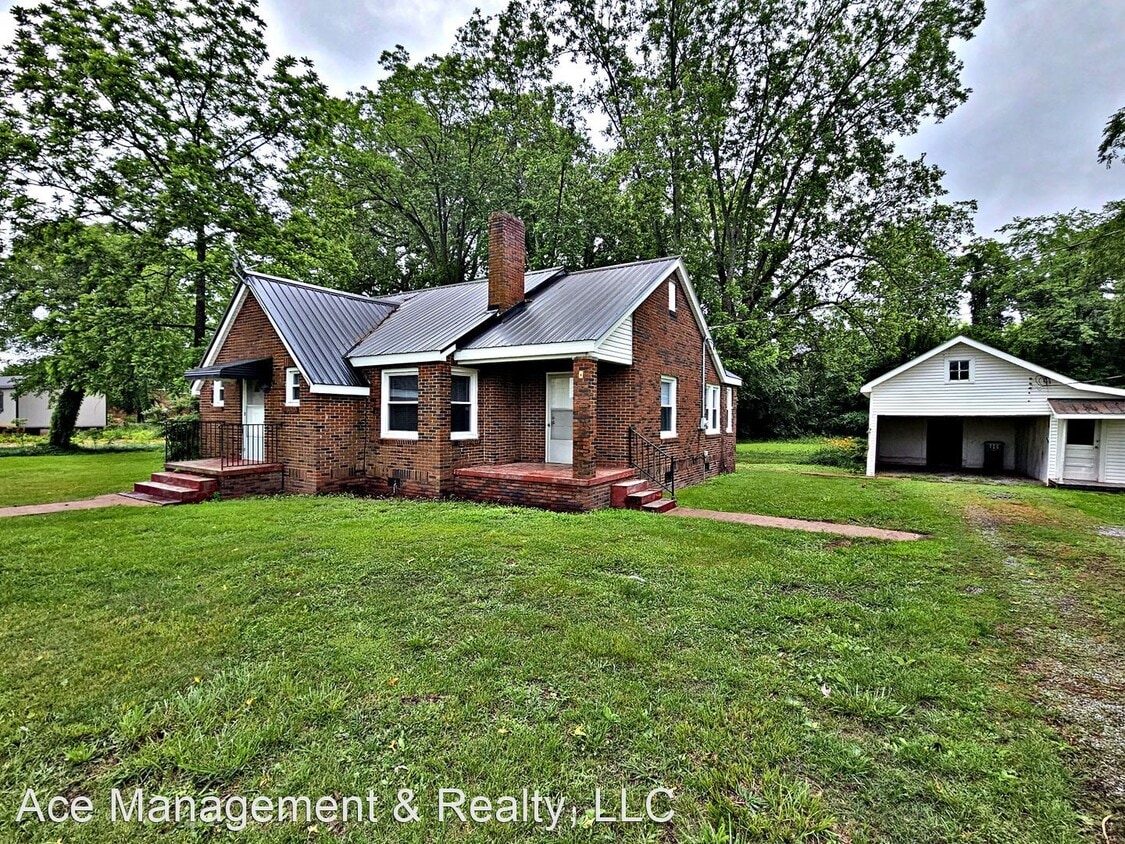 Primary Photo - 2 br, 1.5 bath House - 5682 Hwy 36 W